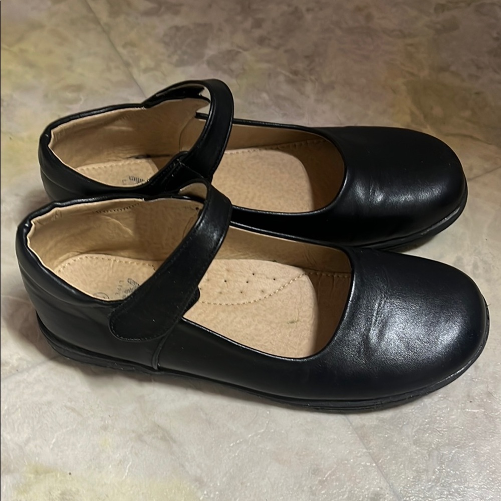Girls’s Black Mary Jane Leather Flats with Strap - Size 37